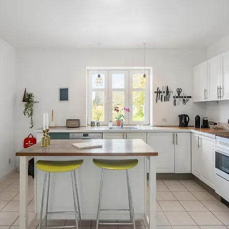 Bright And Cozy House Near Forest And - Space For 8 Villaer