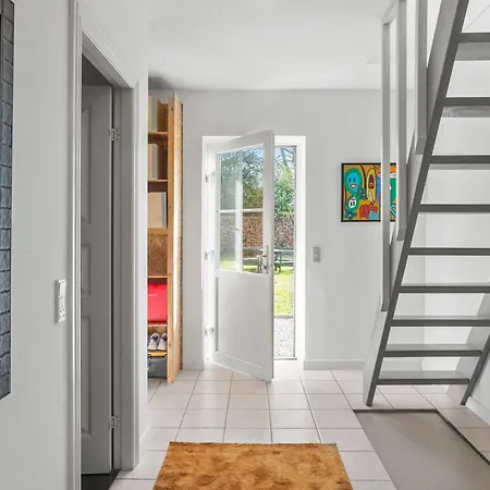 Bright And Cozy House Near Forest And - Space For 8 ヴィラ *