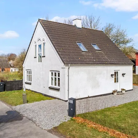 ヴィラ Bright And Cozy House Near Forest And - Space For 8 Horbelöv